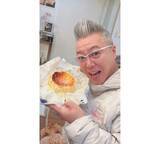 「渡辺美奈代、愛情たっぷり手作りチーズケーキに夫も満面の笑み」の画像1