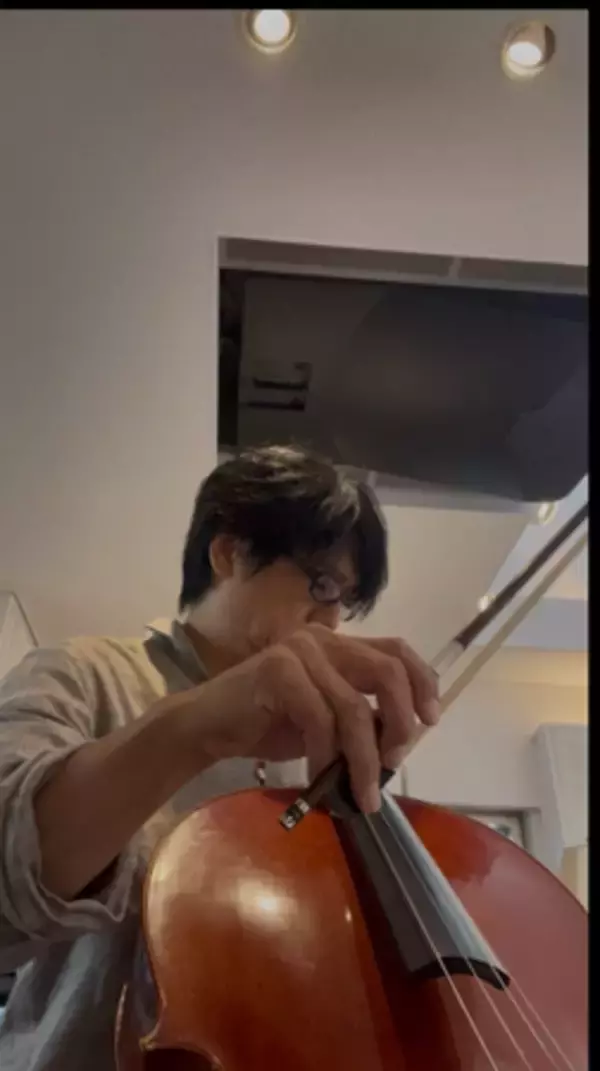「高橋克典、チェロ練習に奮闘中…ファン応援「ファイト」」の画像