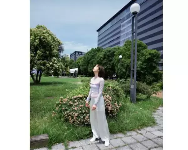 のん、自然に溶け込む透明感あふれる姿にファン絶賛