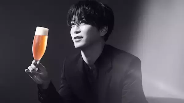 「亀梨和也共同開発、ピンクゴールドに輝くアサヒ KAME BEER発売」の画像