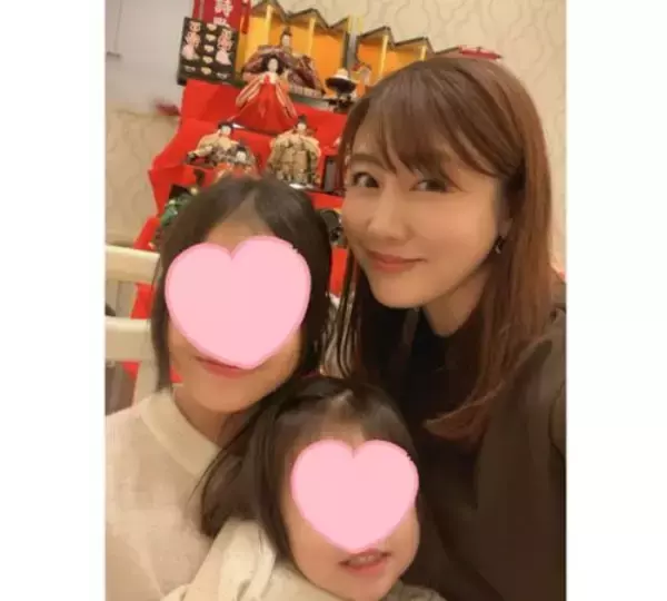 「安めぐみ、夫が飾った豪華な雛人形＆娘たちとの"ひな祭り"ショット」の画像