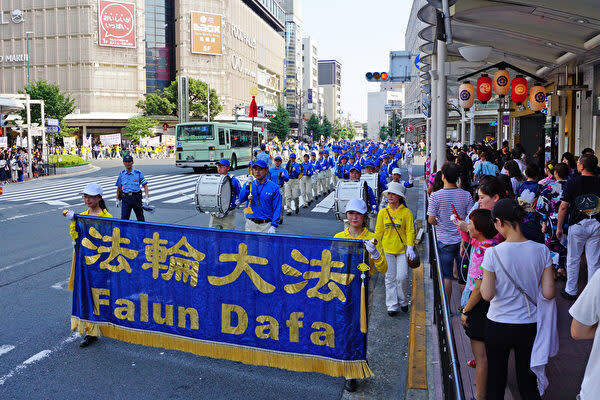 法輪功学習者 大阪と京都で反迫害パレード 市民 支持する 18年7月22日 エキサイトニュース