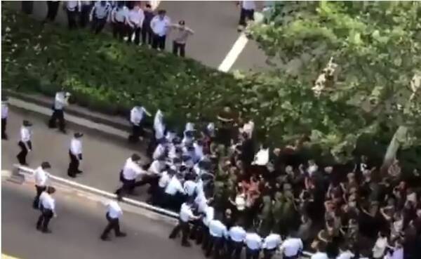 中国各地で退役軍人デモ 中南海前にも座り込み 18年9月13日 エキサイトニュース 中国各地で退役軍人デモ 中南海前にも座り込み 18年9月13日 エキサイトニュース