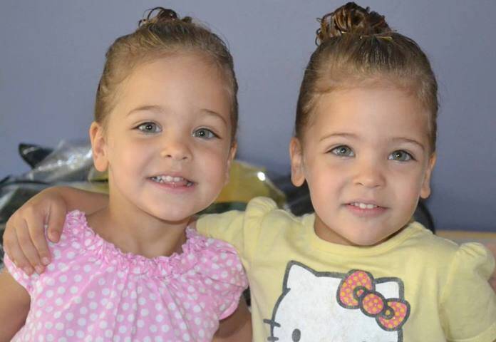 世界で一番美しい双子の美少女 誕生から早9年 二人はどんな美人に成長