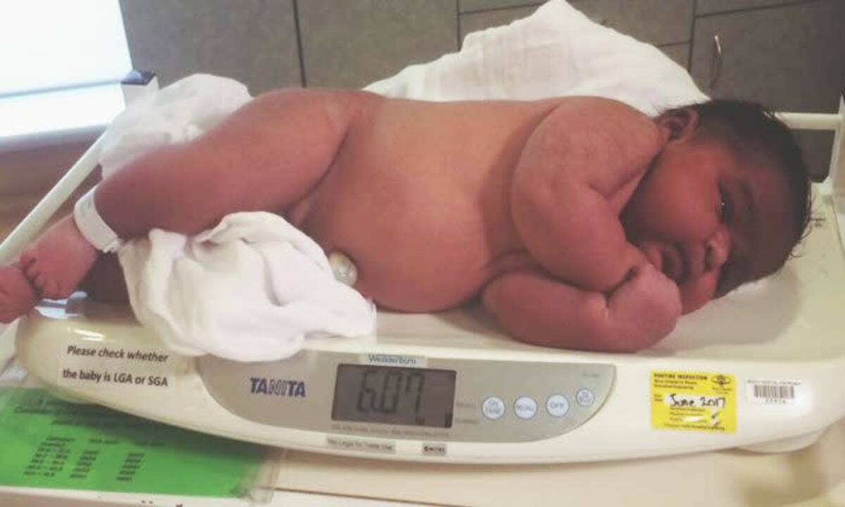 大きくてぽっちゃりした赤ちゃん 母親が自然分娩で6kgの息子を出産 19年10月4日 エキサイトニュース