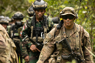 米国関係で「新時代」インドネシア、最大規模の合同軍事演習を主催