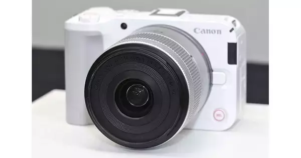 キヤノン、動画志向ミラーレス「EOS R50 V」にホワイトモデルを追加
