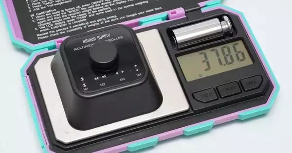 理想の操作性！ 足でクリクリするプログラマブルデバイスが生産性爆上がりでした