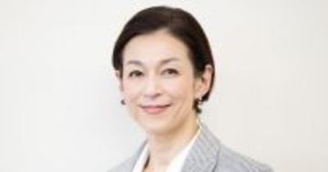 鈴木保奈美が少女のように…書店散歩の姿に反響「キラキラしてる」「あの背中に共感」