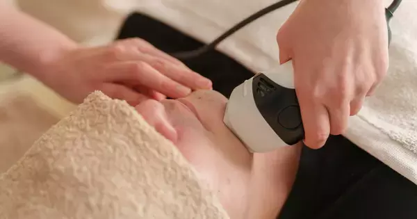 「銀座ホステスが見たお金持ち 第79回 VIO脱毛済なのに鼻毛・指毛には無頓着...「おじ美容」の高まりで現れた、若干勘違いしている“キレイなおじさん”」の画像