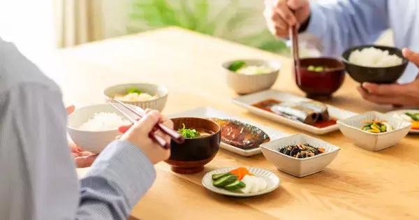 「健康のための我慢」が、実は“がん予防”を遠ざける? 医師が語る食の新常識