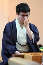 王者を超えた準備力　永瀬九段が藤井王将の「金のドリブル」攻略で白星先行　ALSOK杯第75期王将戦七番勝負第３局