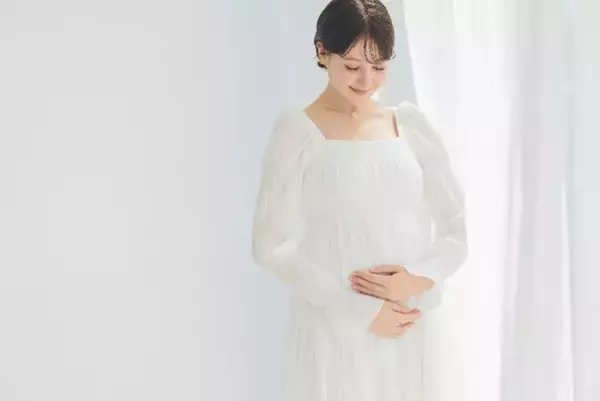 「おなかの赤ちゃんと一緒に撮影できて嬉しい」 第1子妊娠のトリンドル玲奈、ふっくらお腹で撮影