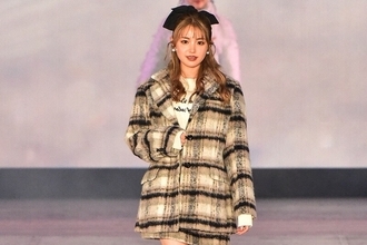 野々村真の長女・香音、ミニスカで美脚披露　大きなリボンでキュートに