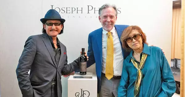 『神の雫』原作者が「魔女に誘惑されるよう」と評価、1本5万円超の高級ワイン「インシグニア」の味わいとは