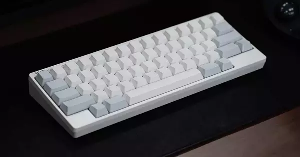 無刻印キートップがセットになった割安な「HHKB無刻印セット」　期間限定で販売