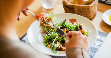 認知症につながりかねない、医師が警告するやってはいけない「食べ方」習慣