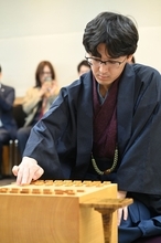 まさにフルセットの鬼！　伊藤叡王が斎藤八段封じ３連覇達成　第11期叡王戦五番勝負第５局