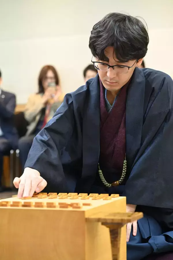 まさにフルセットの鬼！　伊藤叡王が斎藤八段封じ３連覇達成　第11期叡王戦五番勝負第５局