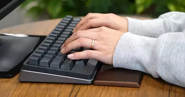 HHKB「スターターキット」販売開始　パームレストとルーフ付きで割安価格