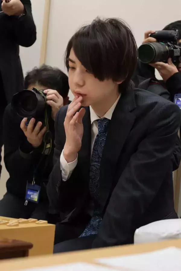 正着だった「棋風の一手」 齊藤四段が伊藤女流四段との激戦制しリーグ入りつかむ　伊藤園お～いお茶杯第67期王位戦予選