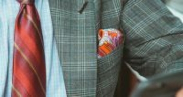 褒められた瞬間に品格は露呈する。三流は自慢、二流は照れ隠し──一流の返しは?