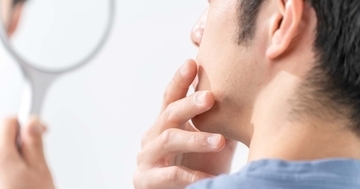 放置すると"老け見え"確定? 医師が明かす『耳毛』の正しいケアと脱毛のリアル