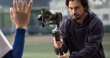 DJI、被写体追従性能を高めたカメラスタビライザー「RS 5」