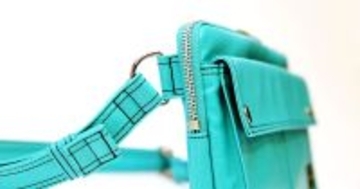 PORTER「FREE STYLE」90周年限定ターコイズ登場──実物で確かめた&quot;FIT BAG&quot;の完成度