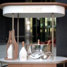 ルイナールのシャンパン×現代アートを愛でる、期間限定のイベントが港区で開催