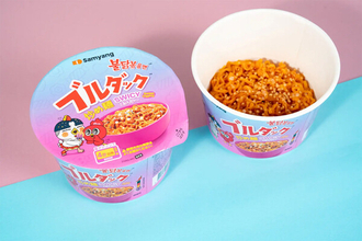 【ファミマ】最新食トレンド「スワイシー」ってどんな味?「スワイシーブルダック炒め麺BIGカップ」先行発売