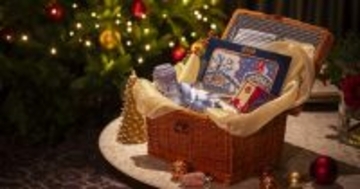 クリスマスの万平ホテルを楽しむ2つの特別プランが登場、人気のクッキー缶やフェイラーハンカチがセットに