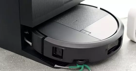 アイロボット、日本の住環境に合わせた小型＆薄型ルンバ「Roomba Plus 515 Combo」