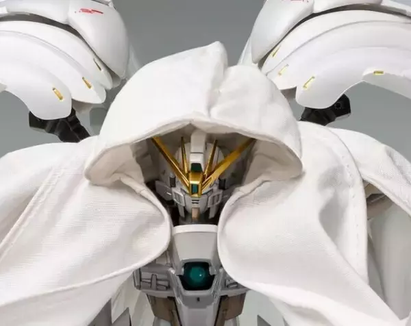 『新機動戦記ガンダムW Endless Waltz』カトキハジメ監修、ウイングガンダムゼロ クロークドカスタムが登場