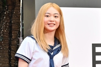 「金髪かっこいい～!!」「お似合い」白鳥玉季の金髪＆制服姿に反響