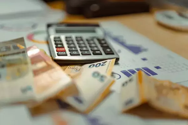 夏の出費「月9万円増」の衝撃、4世帯に1世帯が赤字に――物価高で最も増えた支出は？