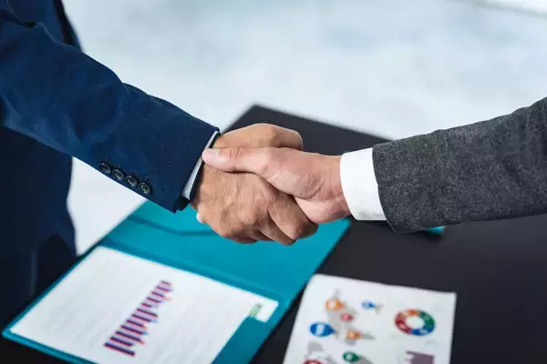 リコージャパンとネクスタが製造業のDX支援に向けて資本業務提携