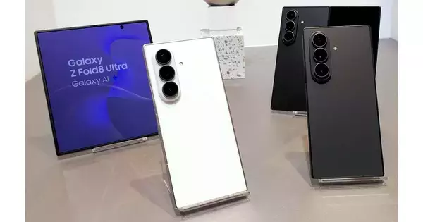 佐野正弘のケータイ業界情報局 第181回 新機種ラッシュの折りたたみスマホ、広がる選択肢と価格高騰のジレンマ