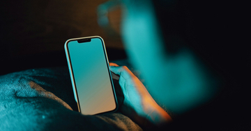 「寝る前30分のスマホ」が招く、睡眠不足の先に待ち受ける“心臓と脳の病気”