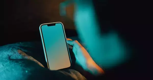 「寝る前30分のスマホ」が招く、睡眠不足の先に待ち受ける“心臓と脳の病気”