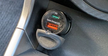 【ダイソー】車で移動中にスマホ充電！ 550円のカーチャージャーを買った