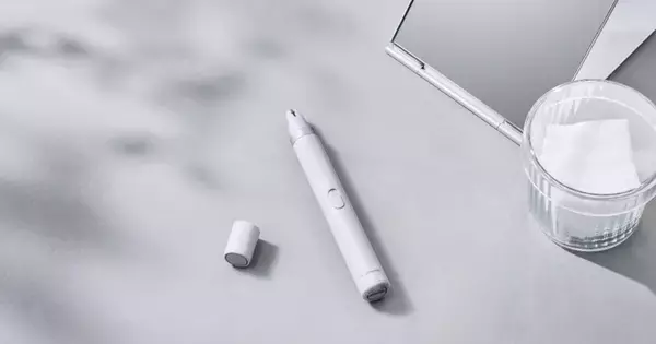 眉毛をなぞるだけでスルッと抜ける、パナソニックから業界初の電動眉毛抜き