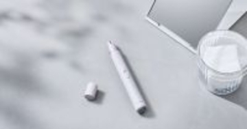 眉毛をなぞるだけでスルッと抜ける、パナソニックから業界初の電動眉毛抜き