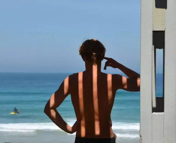 男のアンチエイジング 第17回 夏の終わりに急に老けた? 日焼け後に現れる“肌ダメージ”の正体