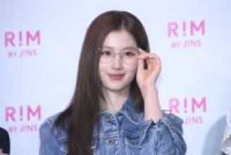 MISAMO・SANA、美脚あらわなデニムワンピ姿　地元・大阪で行きたい場所は…