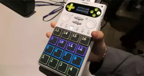 電卓っぽいけど本格派、カシオの新サンプラー「SXC-1」実機を見てきた