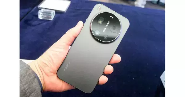 佐野正弘のケータイ業界情報局 第171回 ライカ監修スマホ「Leitzphone」、パートナーがシャープからシャオミに移った背景