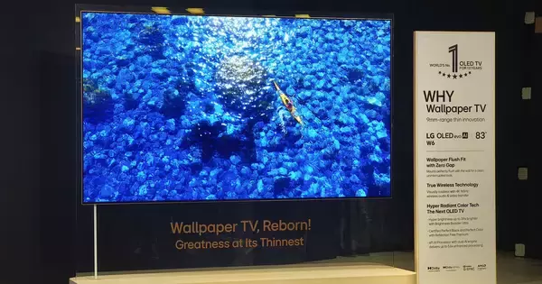 テレビなのに厚さ9.95mmの衝撃、LGの極薄ワイヤレス有機EL「OLED evo AI W6」を見てきた