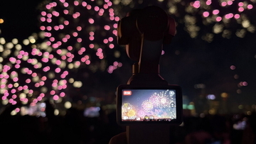 「DJI Osmo Pocket 4P」に新色パールホワイト登場。実機で花火を撮ってきた