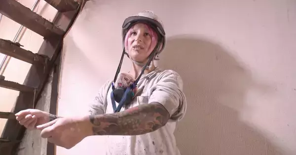 “溶接ギャル”の腕にびっしり入った和彫りの理由